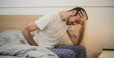 síntomas de intolerancia a la lactosa como gases e hinchazón abdominal